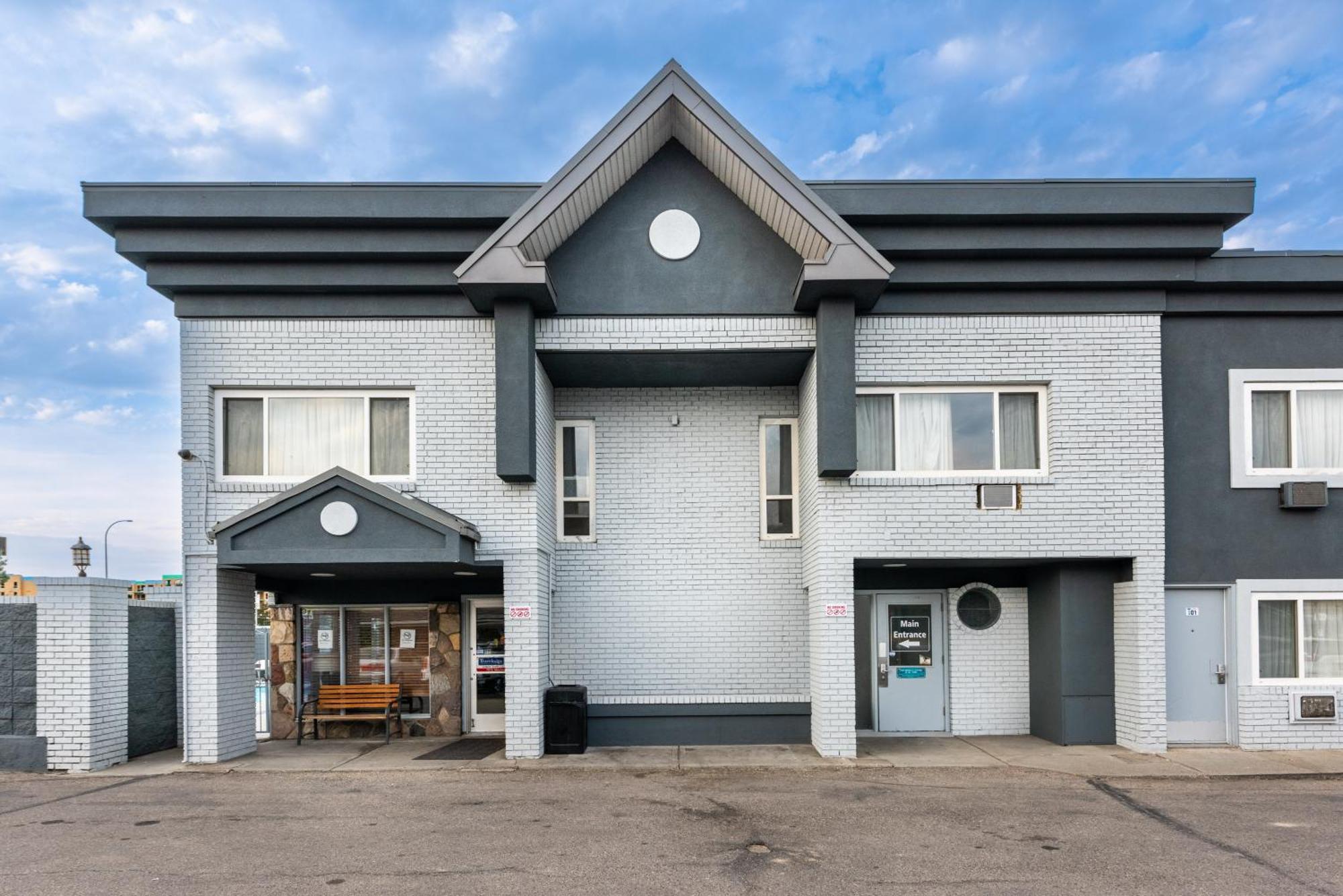 Travelodge By Wyndham Calgary South Exterior photo